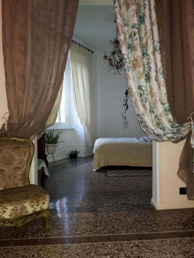 Appartamento In Centro Zona Fiera,Davanti Al Galliera 热那亚 外观 照片