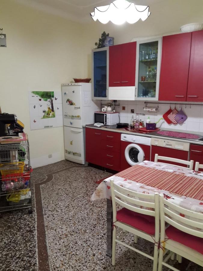 Appartamento In Centro Zona Fiera,Davanti Al Galliera 热那亚 外观 照片