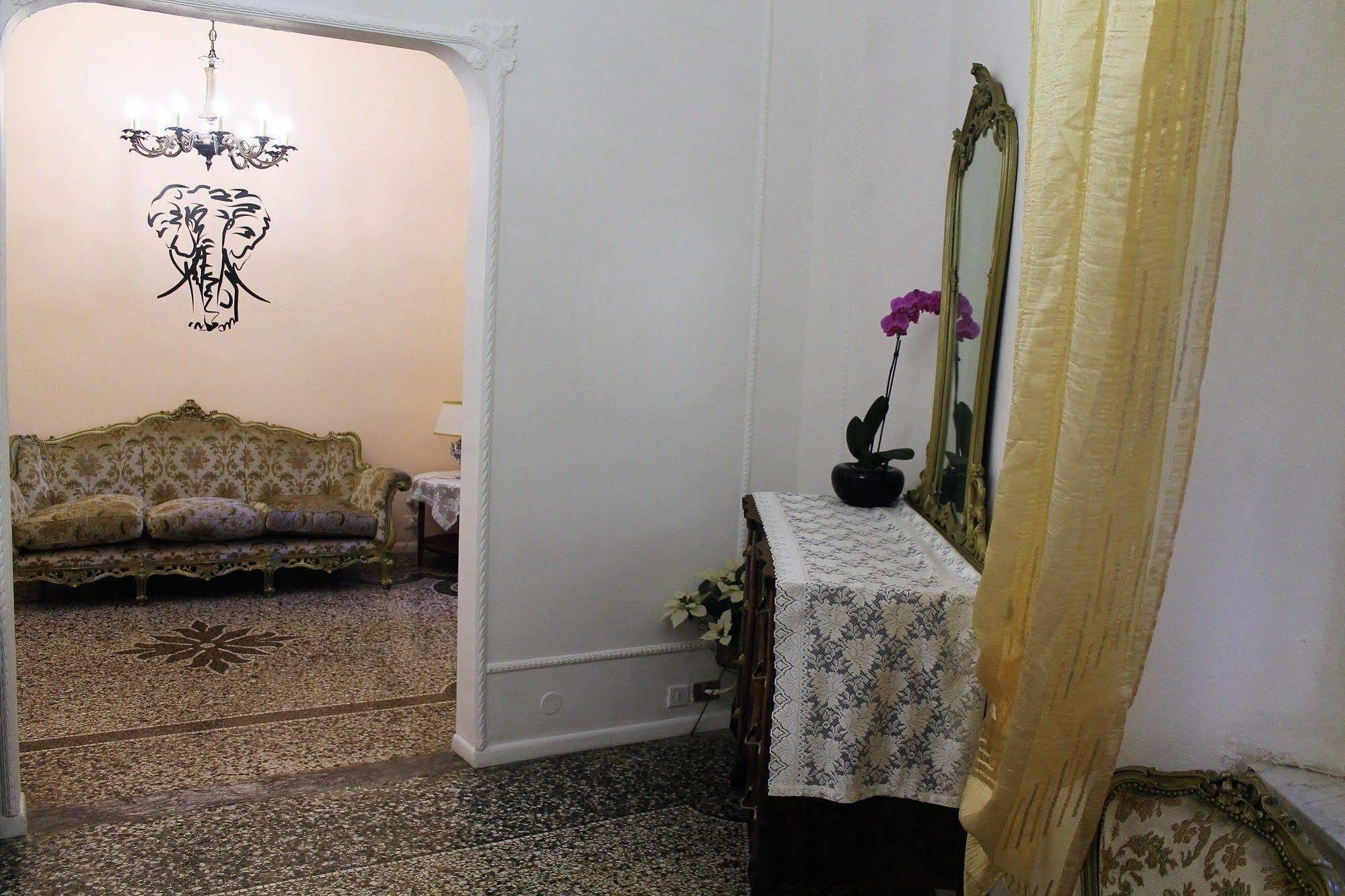 Appartamento In Centro Zona Fiera,Davanti Al Galliera 热那亚 外观 照片