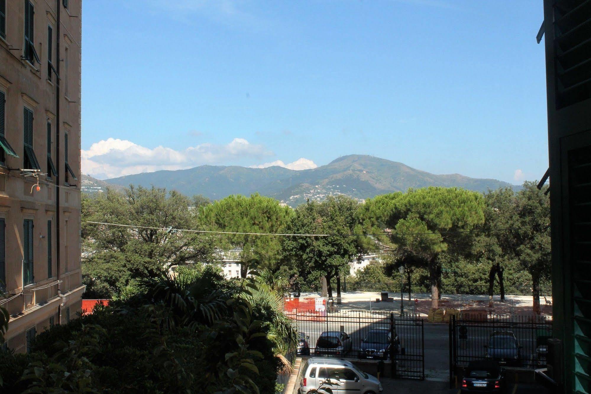 Appartamento In Centro Zona Fiera,Davanti Al Galliera 热那亚 外观 照片