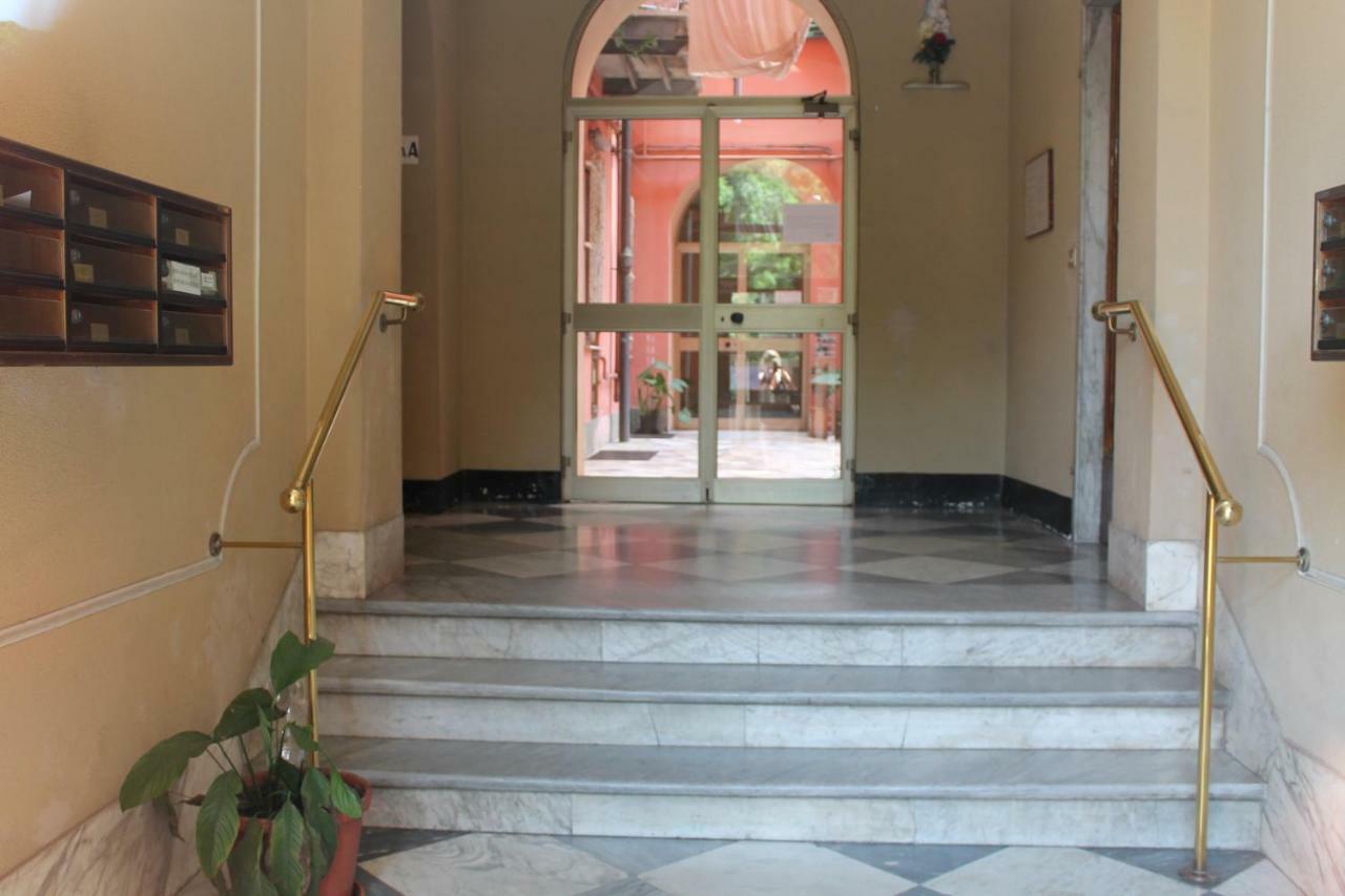 Appartamento In Centro Zona Fiera,Davanti Al Galliera 热那亚 外观 照片