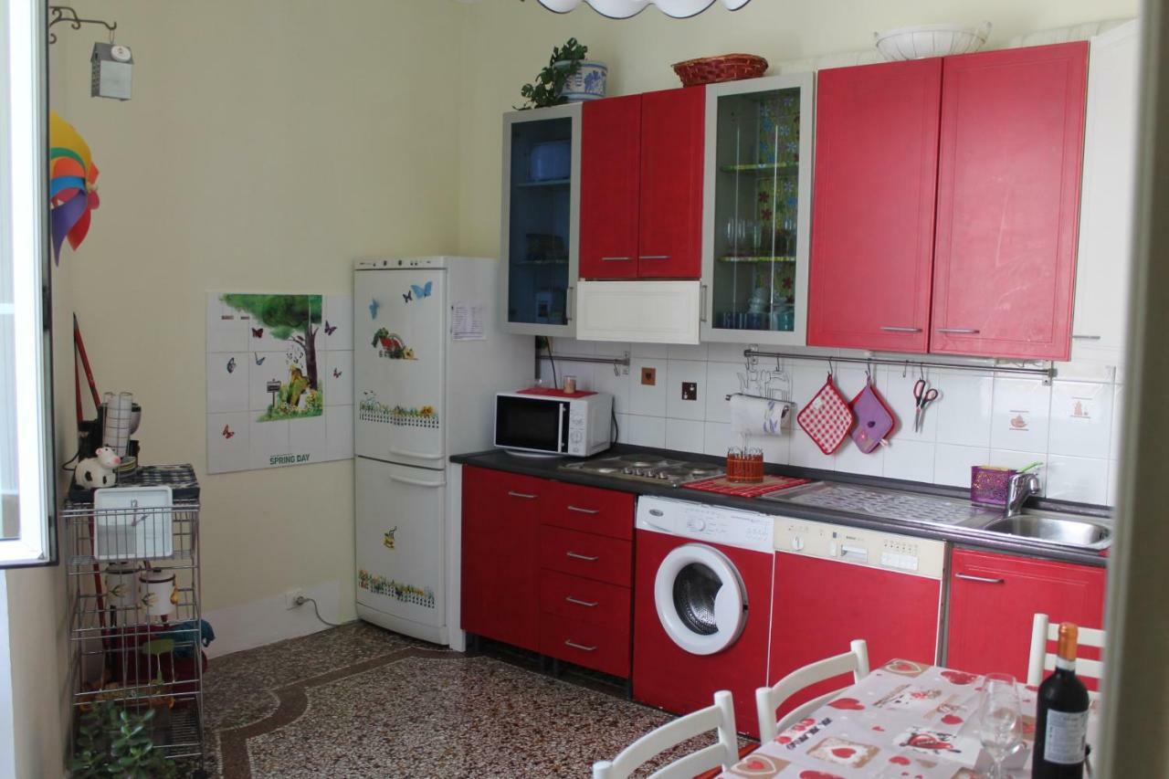 Appartamento In Centro Zona Fiera,Davanti Al Galliera 热那亚 外观 照片