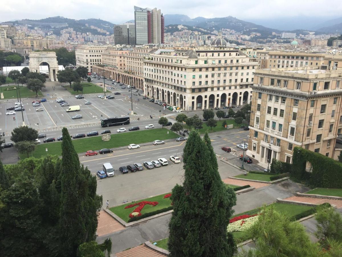 Appartamento In Centro Zona Fiera,Davanti Al Galliera 热那亚 外观 照片